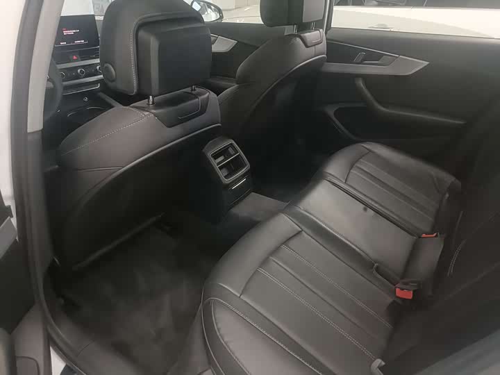 Audi A4L 40 TFSI стиль-динамик — фото 5