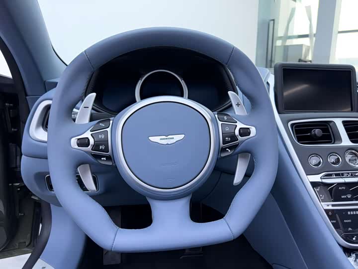 Aston Martin DB11 2023 4.0 T V 8 Volante — фото 20