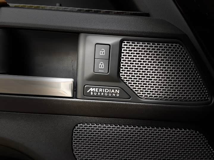 Land Rover Defender — фото 11