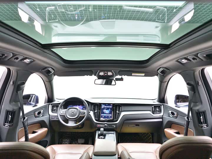 Volvo XC60 2023 B 5 4 WD — фото 14