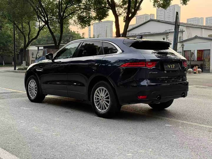 Jaguar F-PACE 2018 2.0 T 4 WDR-Sport — фото 8