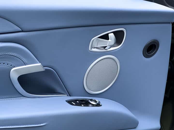 Aston Martin DB11 2023 4.0 T V 8 Volante — фото 13