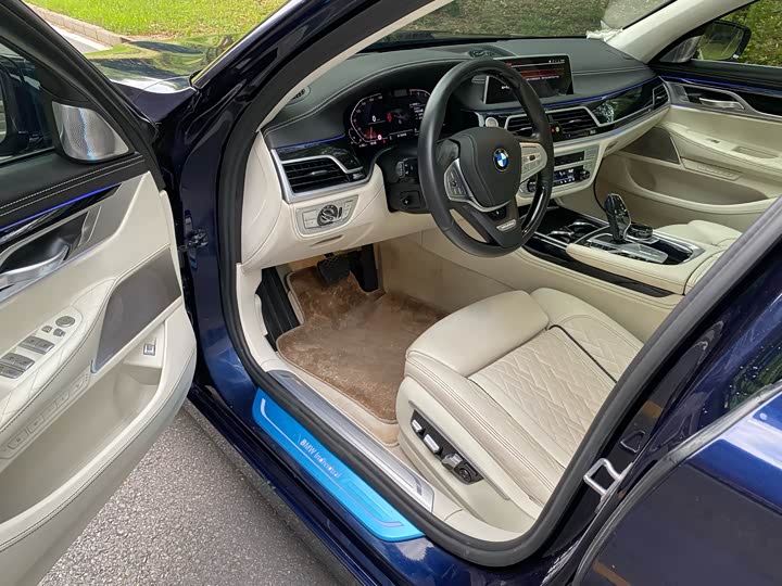 BMW 7-Series 2022 740 Li x Drive — фото 4