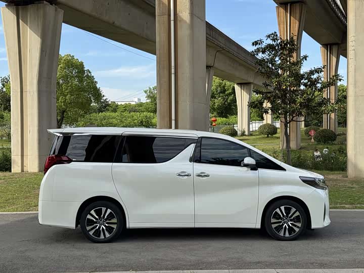 Toyota Alphard — фото 7
