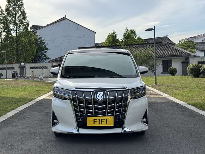 Toyota Alphard — фото 2