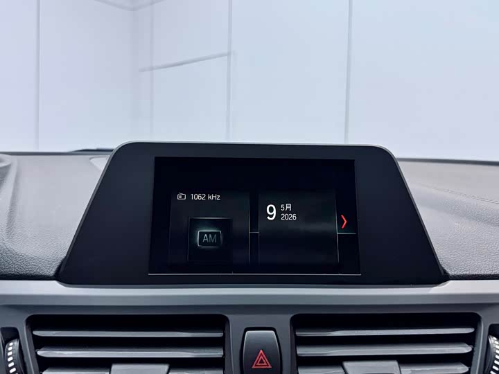BMW 1-Series 2018 118i Sport — фото 13
