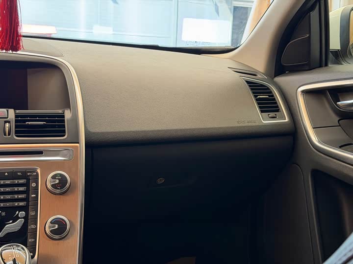 Volvo XC60 2016 T 5 — фото 18