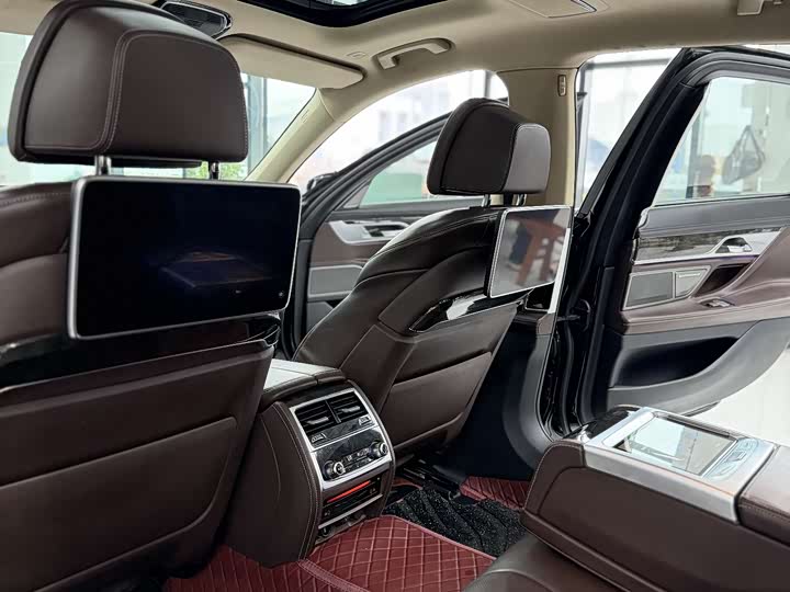 BMW 7 Series 740Li продвинутая — фото 15
