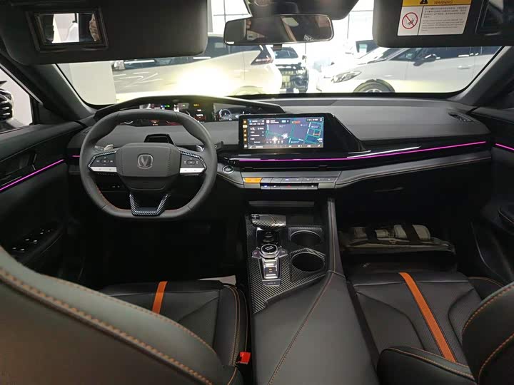 Changan UNI-V 2024 1.5 T Premium — фото 10