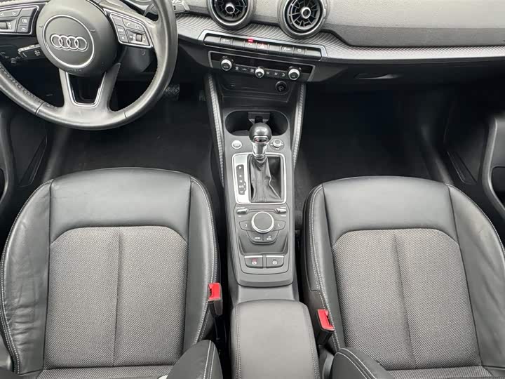 Audi Q2L 2020 35 TFSI — фото 19