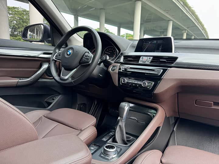 BMW X1 2018 x Drive 20 Li — фото 6