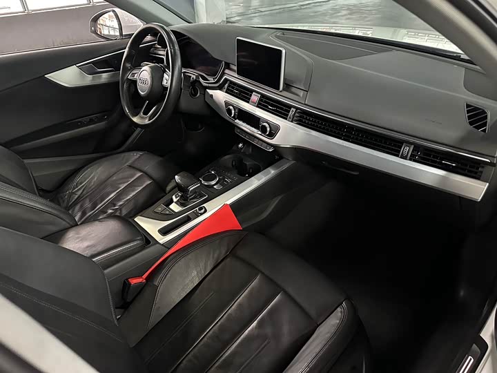 Audi A4L 2018 30 40 TFSI — фото 4