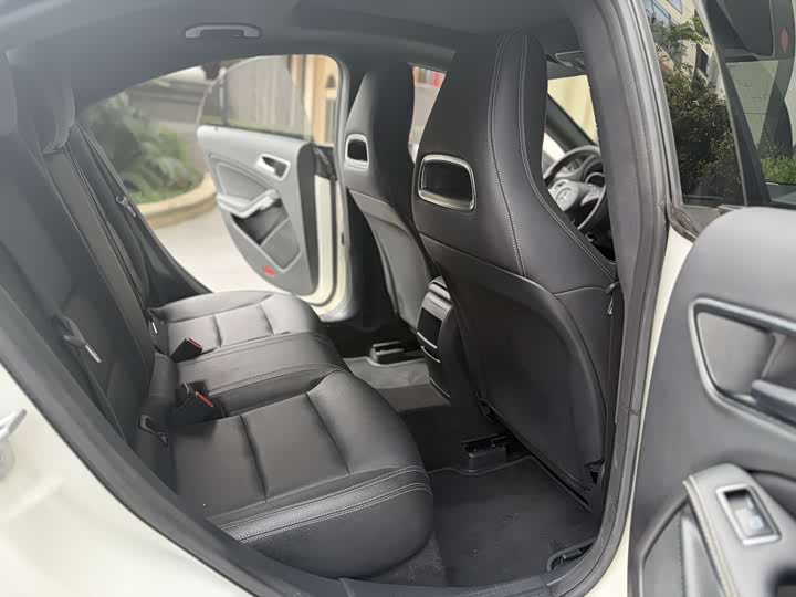 Mercedes-Benz CLA 2016 CLA 200 — фото 4