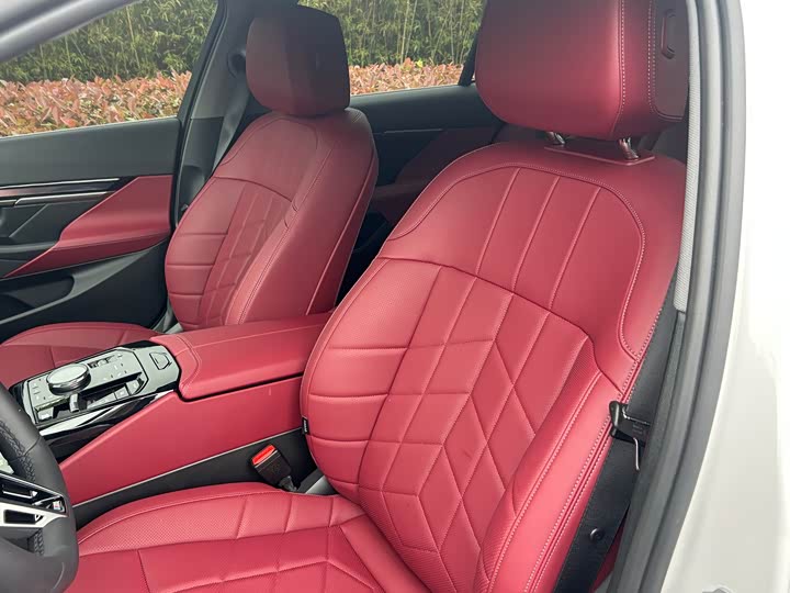 BMW 5-Series 2025 530 Li Leading M — фото 3