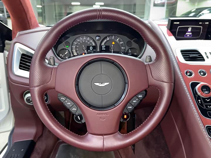 Aston Martin Vanquish 2013 6.0 L Standard — фото 8