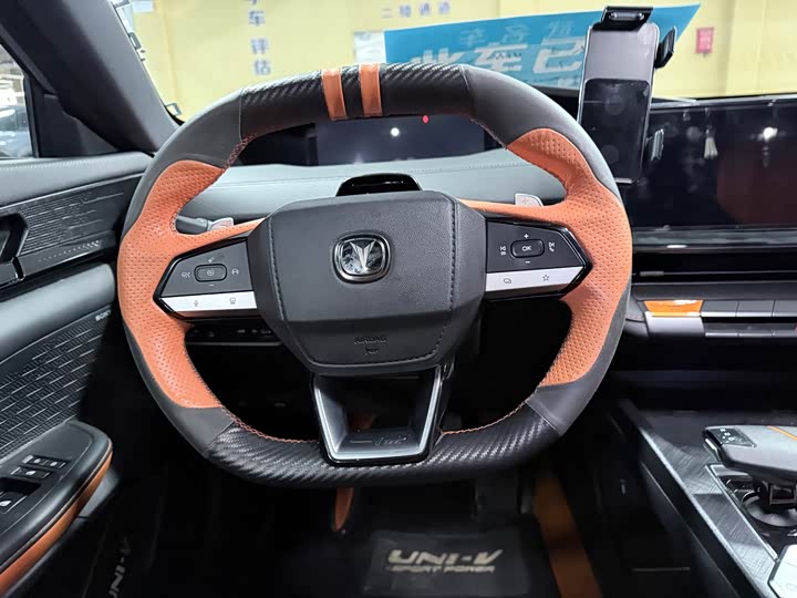 Changan UNI-V 2023 1.5 T — фото 13