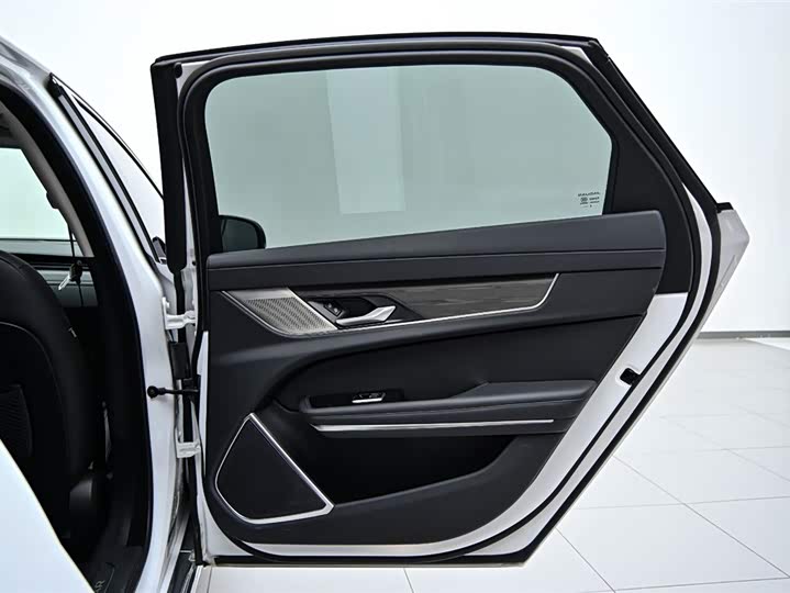 Jaguar XFL 2023 XFL 2.0 T P 200 2 WD — фото 21