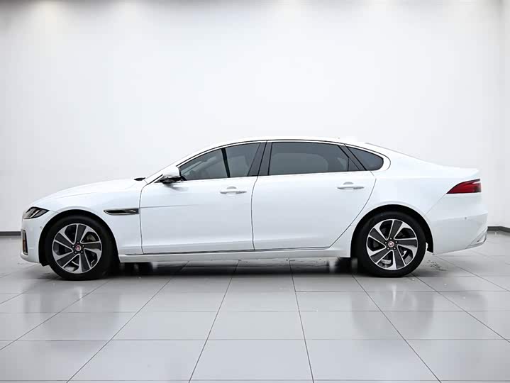 Jaguar XFL 2023 XFL 2.0 T P 200 2 WD — фото 5