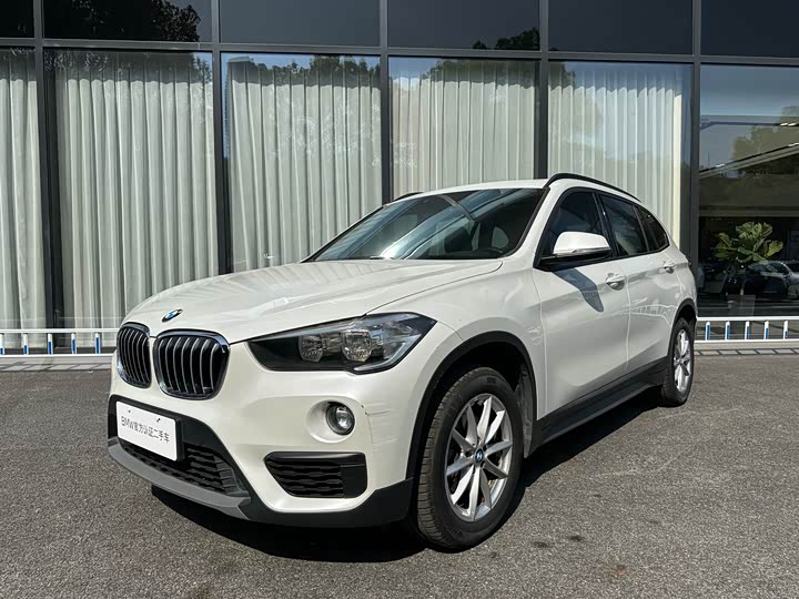 BMW X1 2019 s Drive 18 Li — фото 1