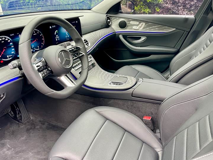 Mercedes-Benz E-Class 2022 E 300 L — фото 16