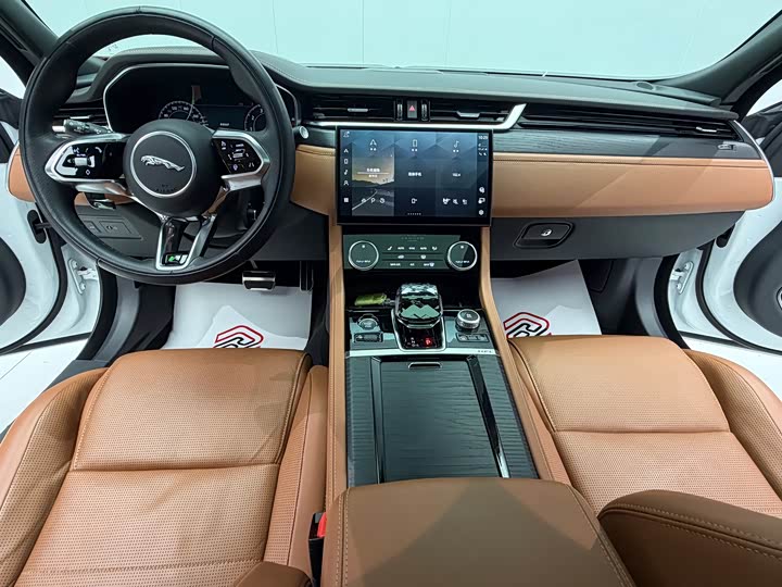 Jaguar XFL 2024 2.0 T P 300 4 WD — фото 18
