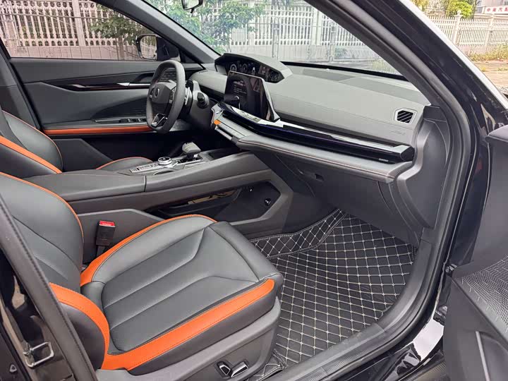 Changan UNI-V 2023 1.5 T Premium — фото 11