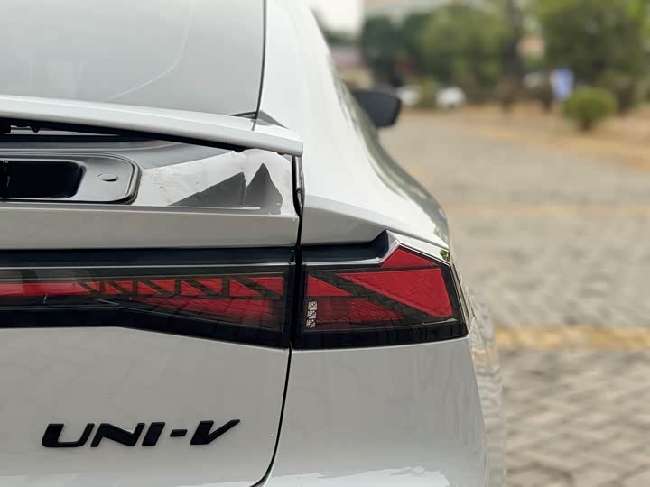 Changan UNI-V 2022 2.0 T — фото 24