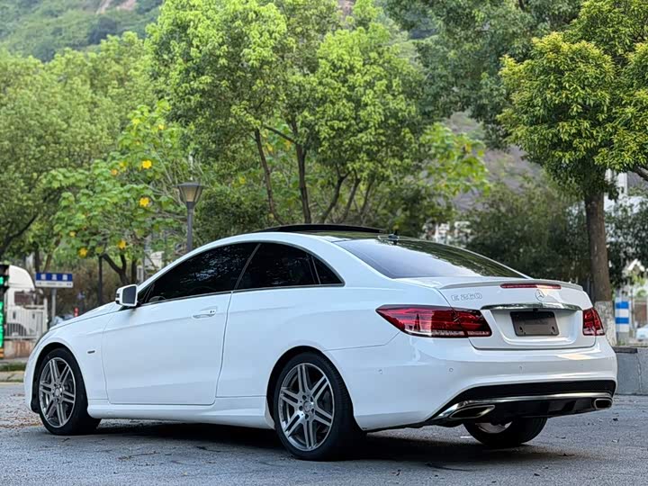Mercedes-Benz E-Class E 200 — фото 4