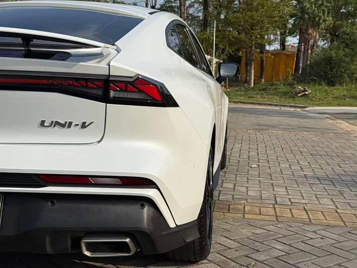Changan UNI-V 2024 1.5 T — фото 8