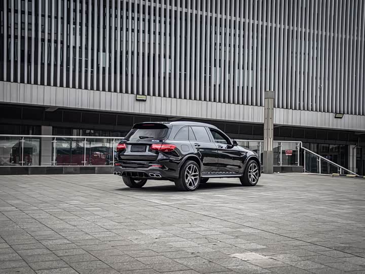 Mercedes-Benz GLC 2018 AMG GLC 63 4 MATIC+ — фото 5