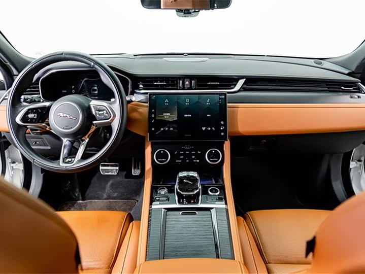 Jaguar XFL 2024 2.0 T P 300 4 WD — фото 15
