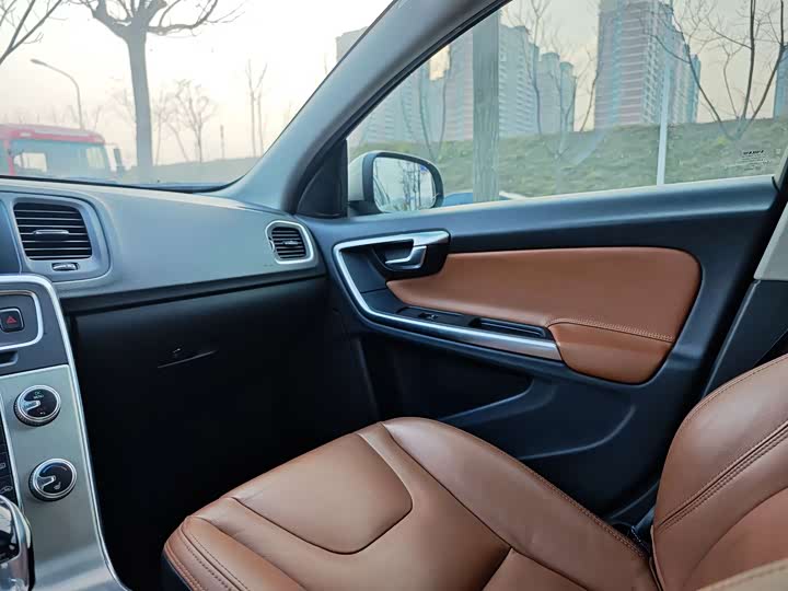Volvo S60 2015 S 60 L 2.0 T — фото 6