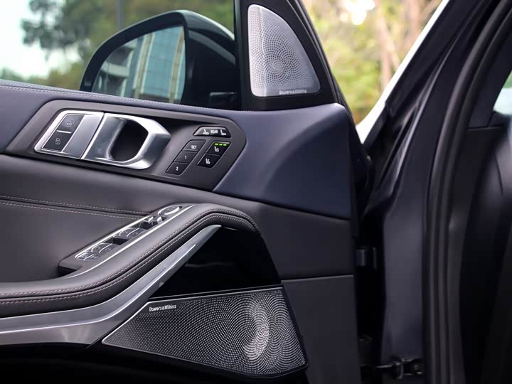 BMW X7 2020 x Drive M 50i — фото 10