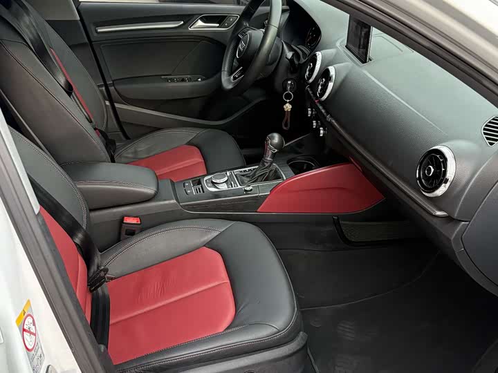Audi A3 2018 30 Limousine 35 TFSI — фото 4