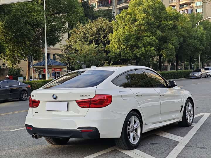 BMW 3-Series 2017 330i x Drive MSport — фото 4