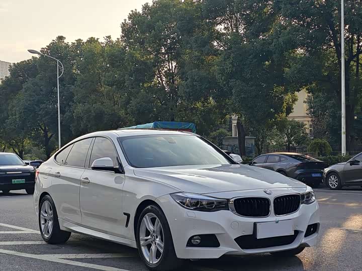 BMW 3-Series 2017 330i x Drive MSport — фото 3