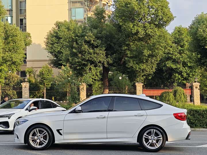 BMW 3-Series 2017 330i x Drive MSport — фото 7