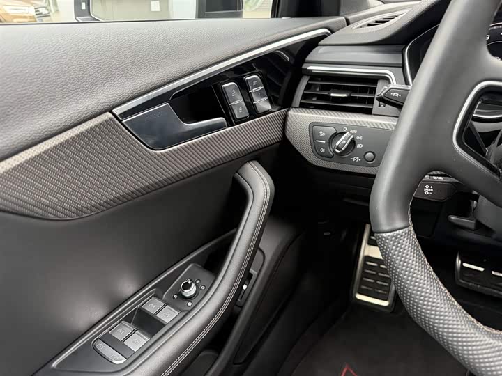 Audi A4L 2024 40 TFSI quattro RS — фото 8