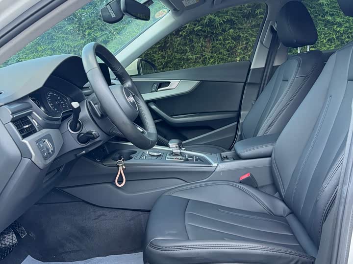 Audi A4L 40 TFSI базовая V — фото 4