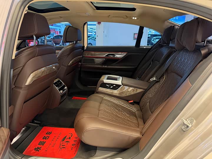 BMW 7 Series 740Li продвинутая люкс-пакет — фото 9