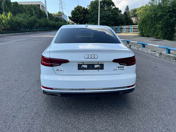 Audi A4L 40 TFSI базовая V — фото 8