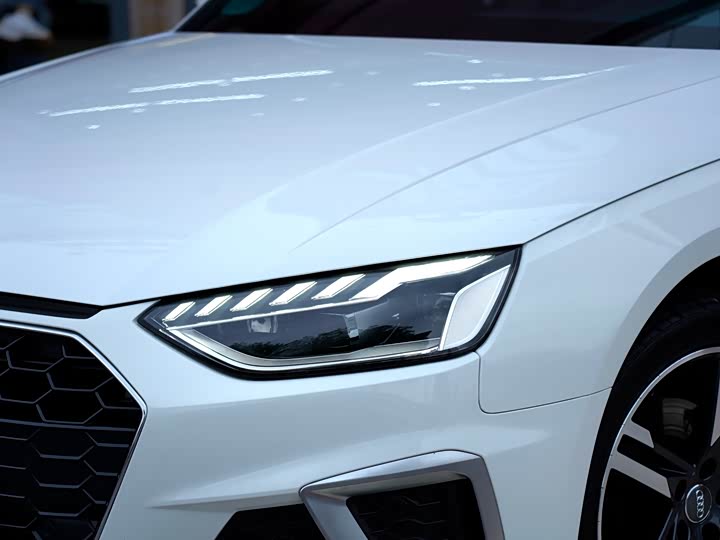 Audi A4L 2022 40 TFSI — фото 3