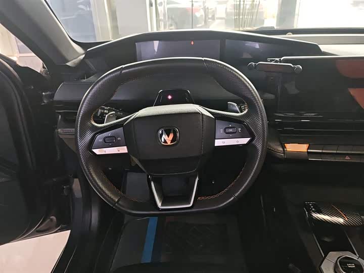 Changan UNI-V 2022 1.5 T Premium — фото 11