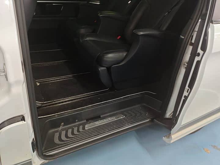 Mercedes-Benz V-Class 2018 V 260 AMG V — фото 6