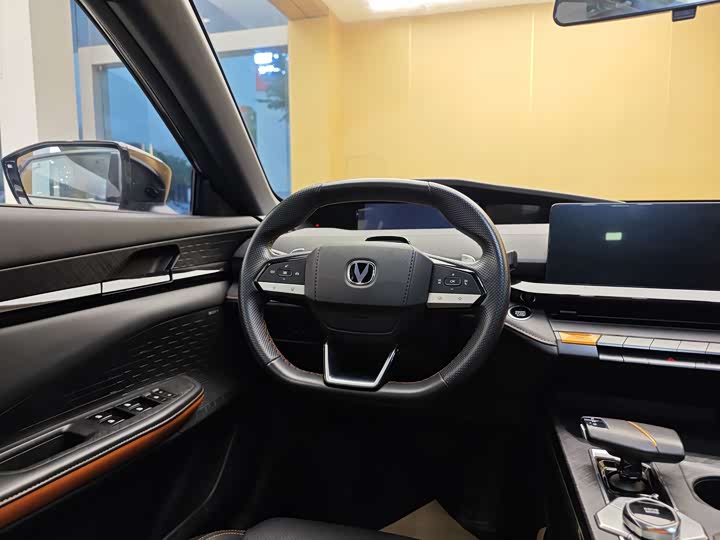 Changan UNI-V 2022 1.5 T — фото 15