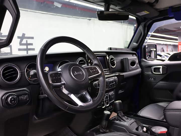 Jeep Wrangler — фото 6