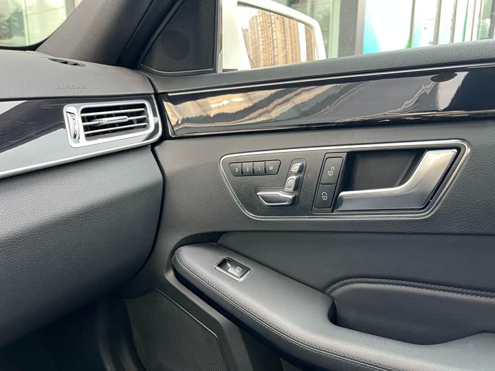 Mercedes-Benz E-Class 2015 E 260 L Sport — фото 32