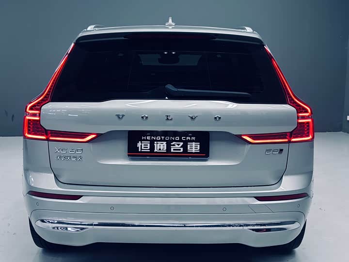 Volvo XC60 2022 B 5 4 WD — фото 4