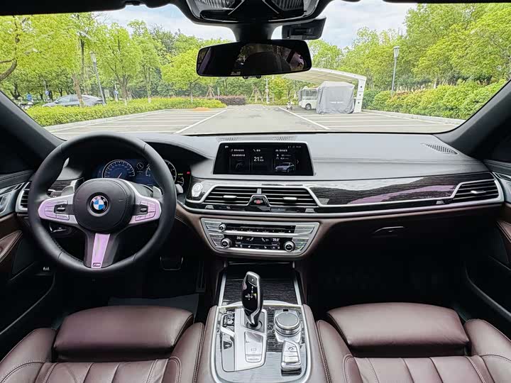 BMW 7 Series — фото 10