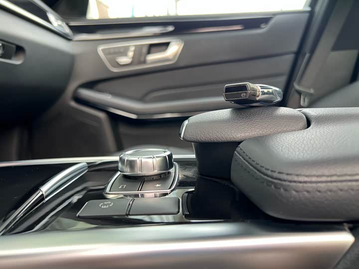 Mercedes-Benz E-Class 2015 E 260 L Sport — фото 27